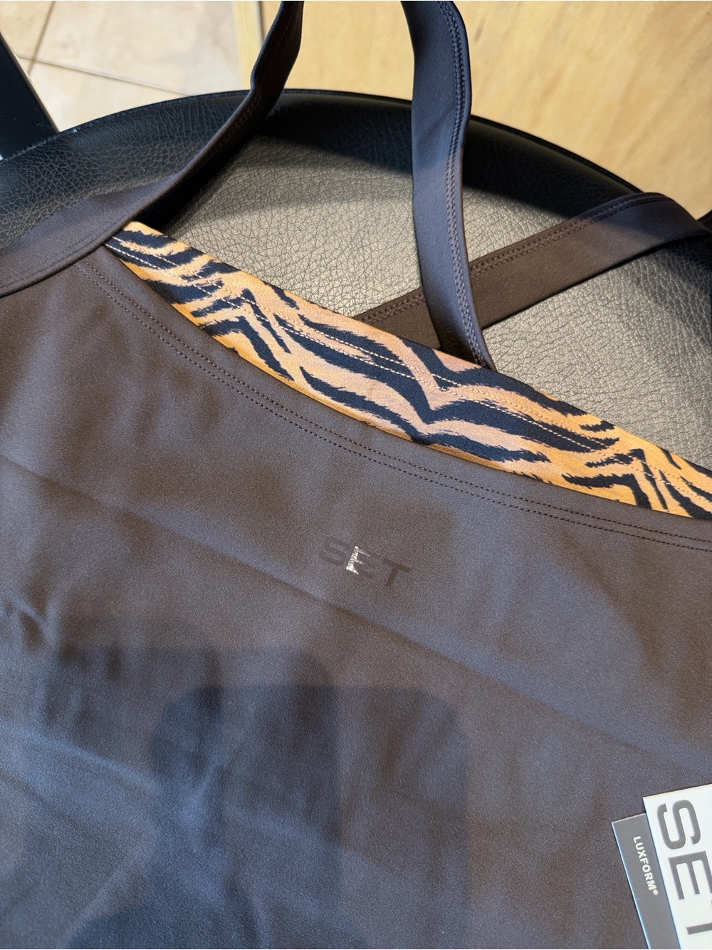 Set Active Lux Studio Tank Roar